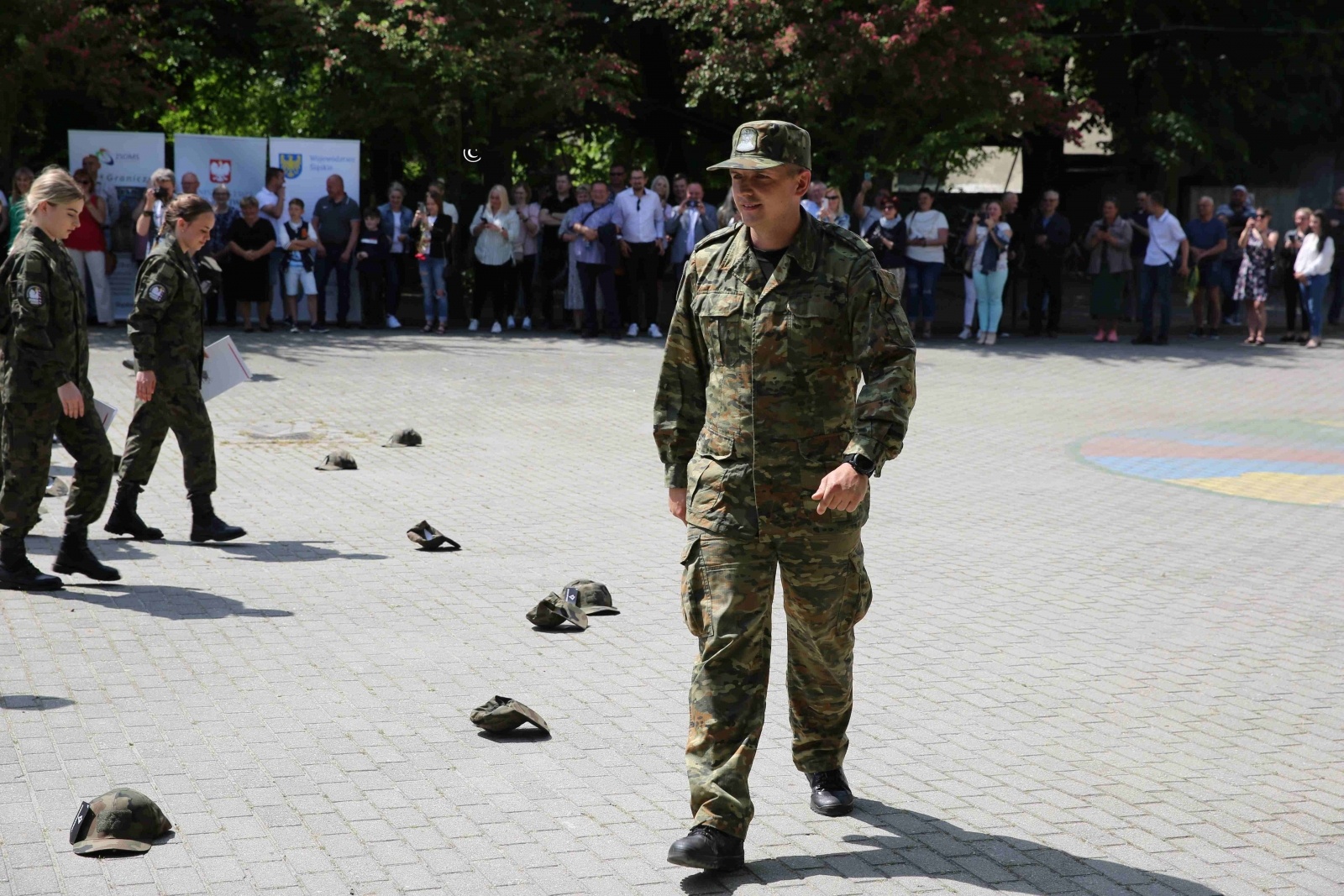 Zdjęcie w galerii na portalu naszraciborz.pl: Uroczyste ślubowanie patronackich klas Straży Granicznej w Raciborzu [FOTO i WIDEO] wiadomości z regionu