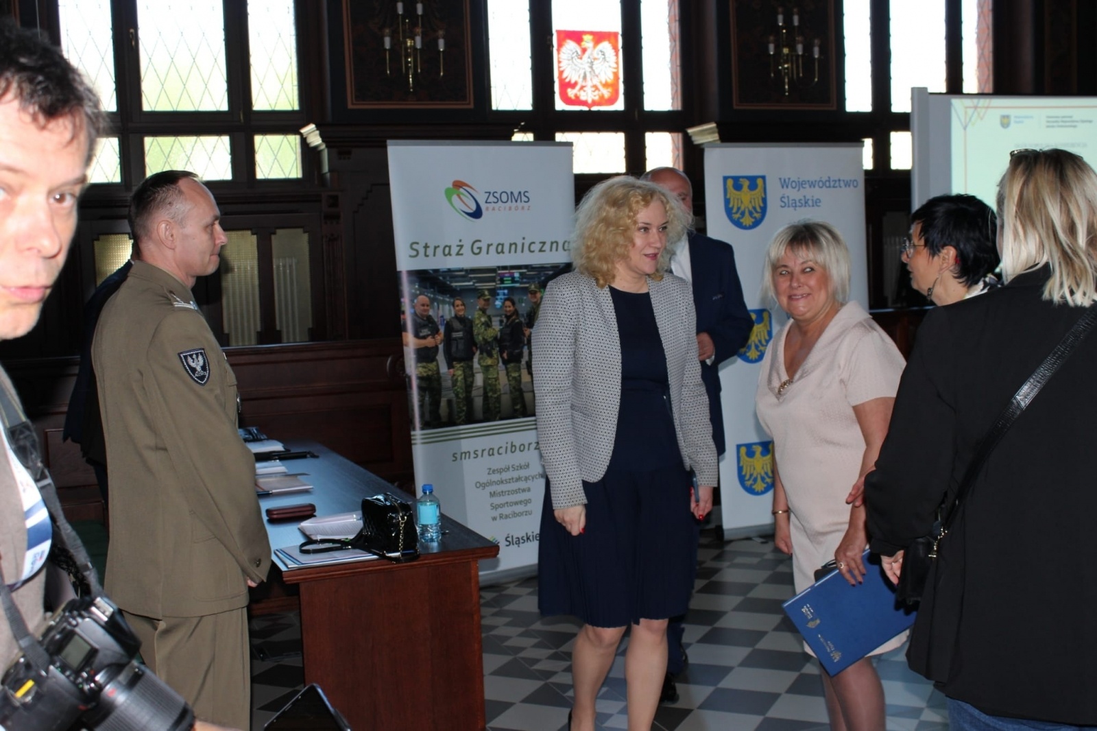 Zdjęcie w galerii na portalu naszraciborz.pl: Uroczyste ślubowanie patronackich klas Straży Granicznej w Raciborzu [FOTO i WIDEO] wiadomości z regionu