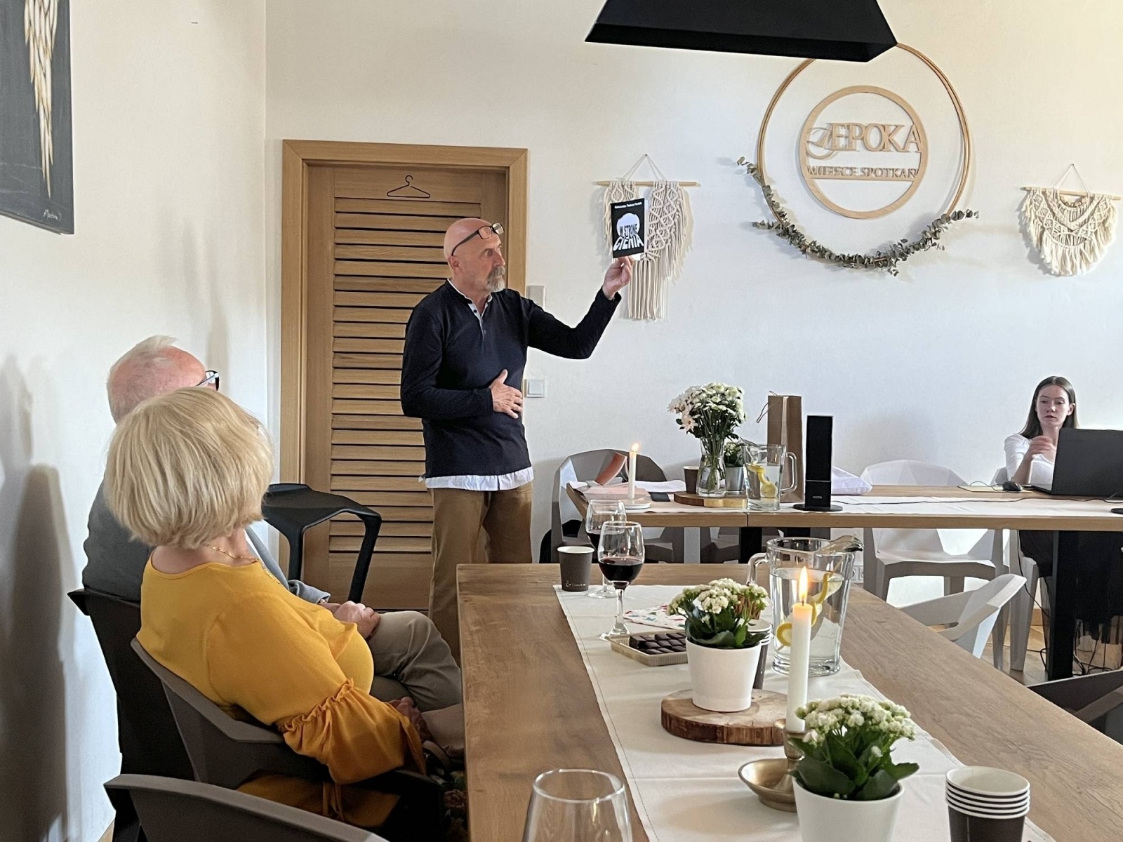 Zdjęcie w galerii na portalu naszraciborz.pl: W Epoce wybrzmiały nowe wiersze Aleksandra Pordzika wiadomości z regionu