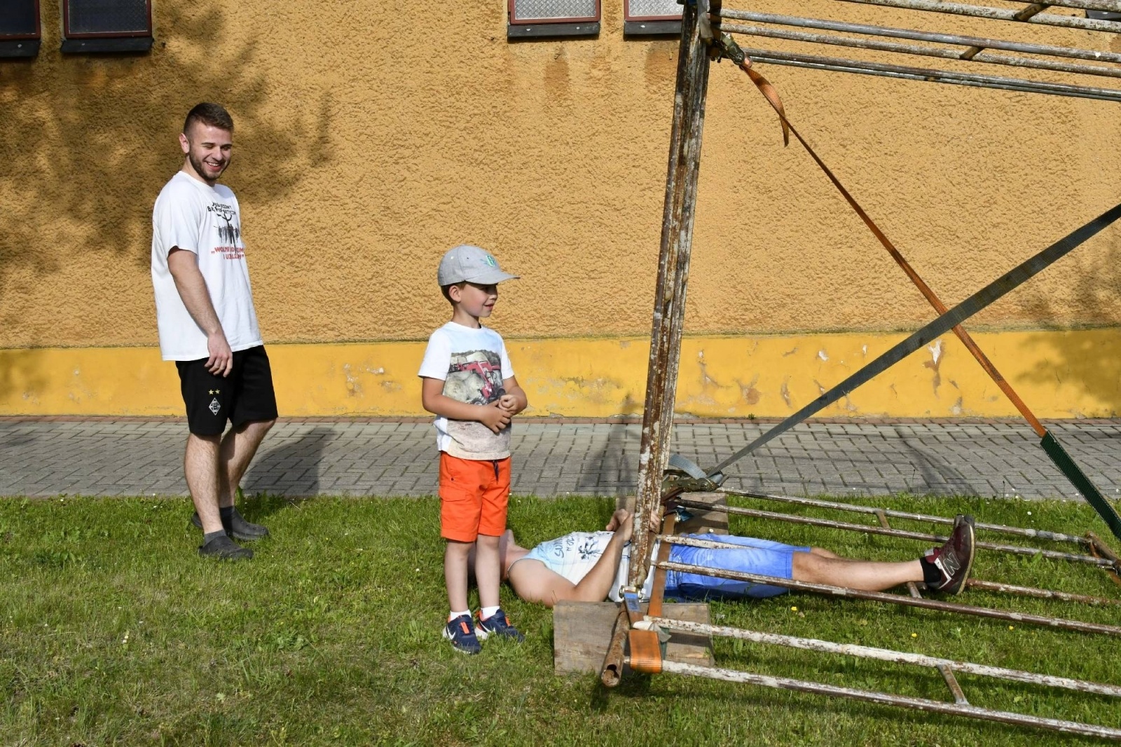 Zdjęcie w galerii na portalu naszraciborz.pl: Pożar kościoła w Pietraszynie. Cztery osoby ranne [FOTO i WIDEO z ĆWICZEŃ] wiadomości z regionu