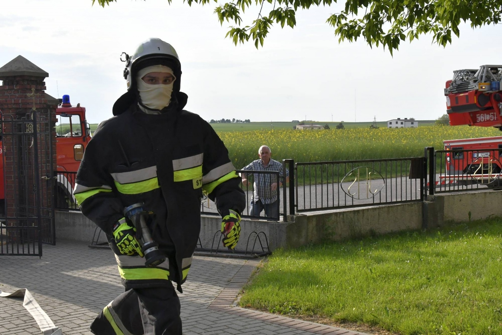 Zdjęcie w galerii na portalu naszraciborz.pl: Pożar kościoła w Pietraszynie. Cztery osoby ranne [FOTO i WIDEO z ĆWICZEŃ] wiadomości z regionu