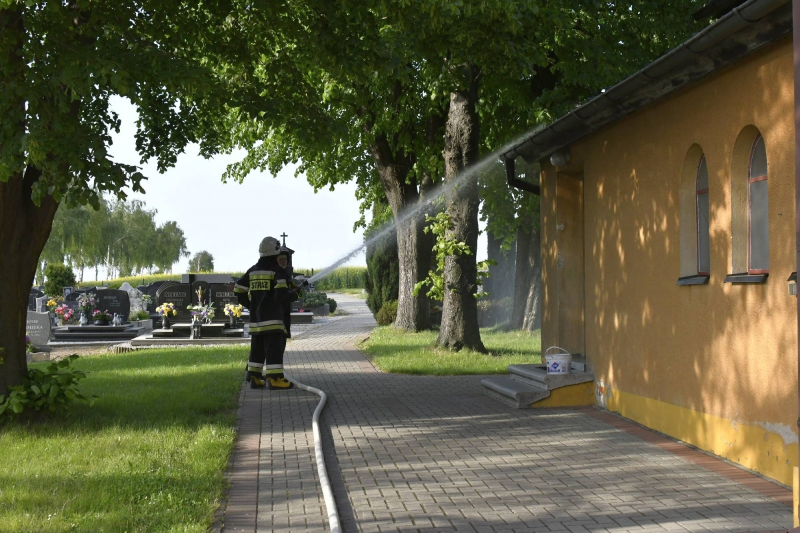Zdjęcie w galerii na portalu naszraciborz.pl: Pożar kościoła w Pietraszynie. Cztery osoby ranne [FOTO i WIDEO z ĆWICZEŃ] wiadomości z regionu
