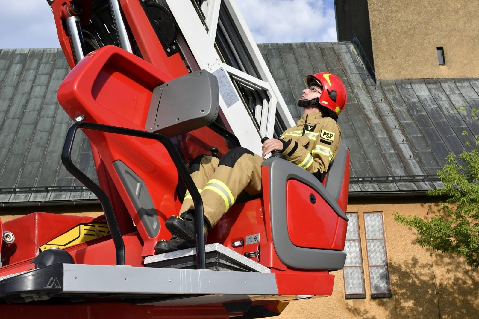 Zdjęcie w galerii na portalu naszraciborz.pl: Pożar kościoła w Pietraszynie. Cztery osoby ranne [FOTO i WIDEO z ĆWICZEŃ] wiadomości z regionu