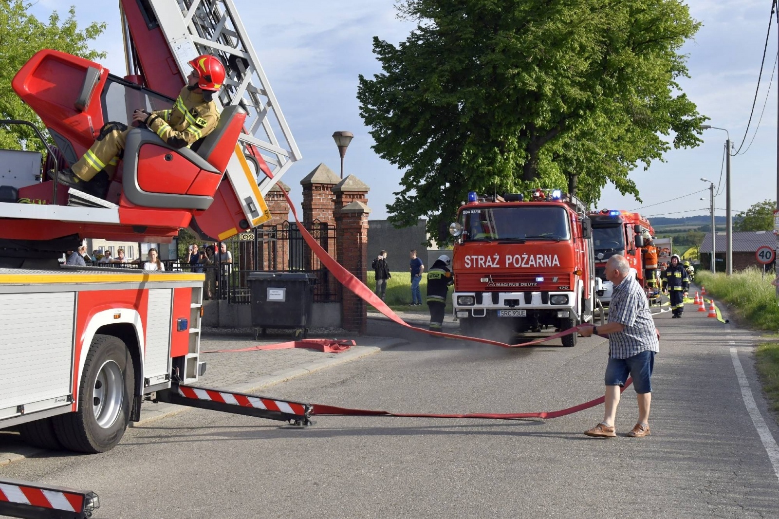 Zdjęcie w galerii na portalu naszraciborz.pl: Pożar kościoła w Pietraszynie. Cztery osoby ranne [FOTO i WIDEO z ĆWICZEŃ] wiadomości z regionu
