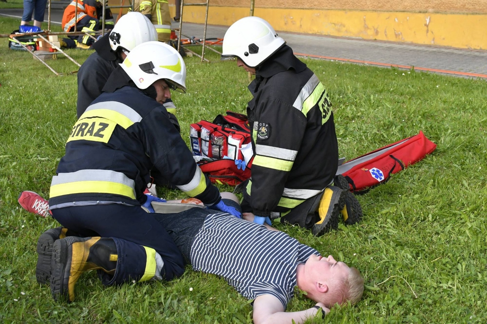 Zdjęcie w galerii na portalu naszraciborz.pl: Pożar kościoła w Pietraszynie. Cztery osoby ranne [FOTO i WIDEO z ĆWICZEŃ] wiadomości z regionu