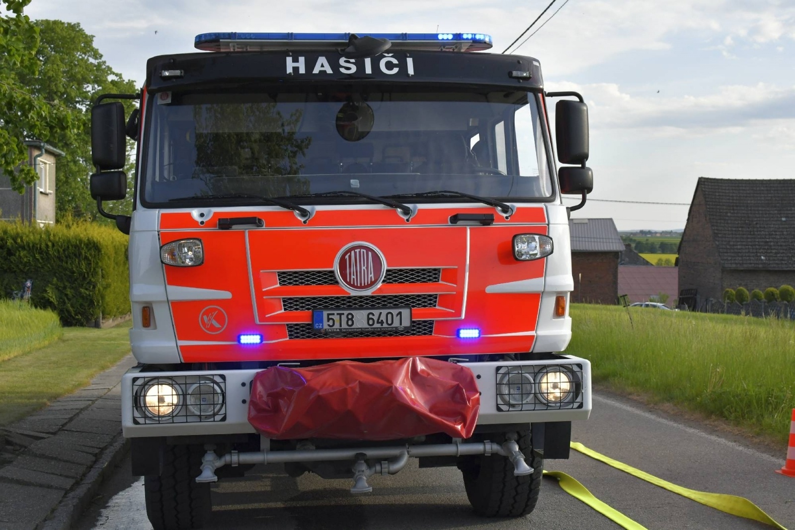 Zdjęcie w galerii na portalu naszraciborz.pl: Pożar kościoła w Pietraszynie. Cztery osoby ranne [FOTO i WIDEO z ĆWICZEŃ] wiadomości z regionu