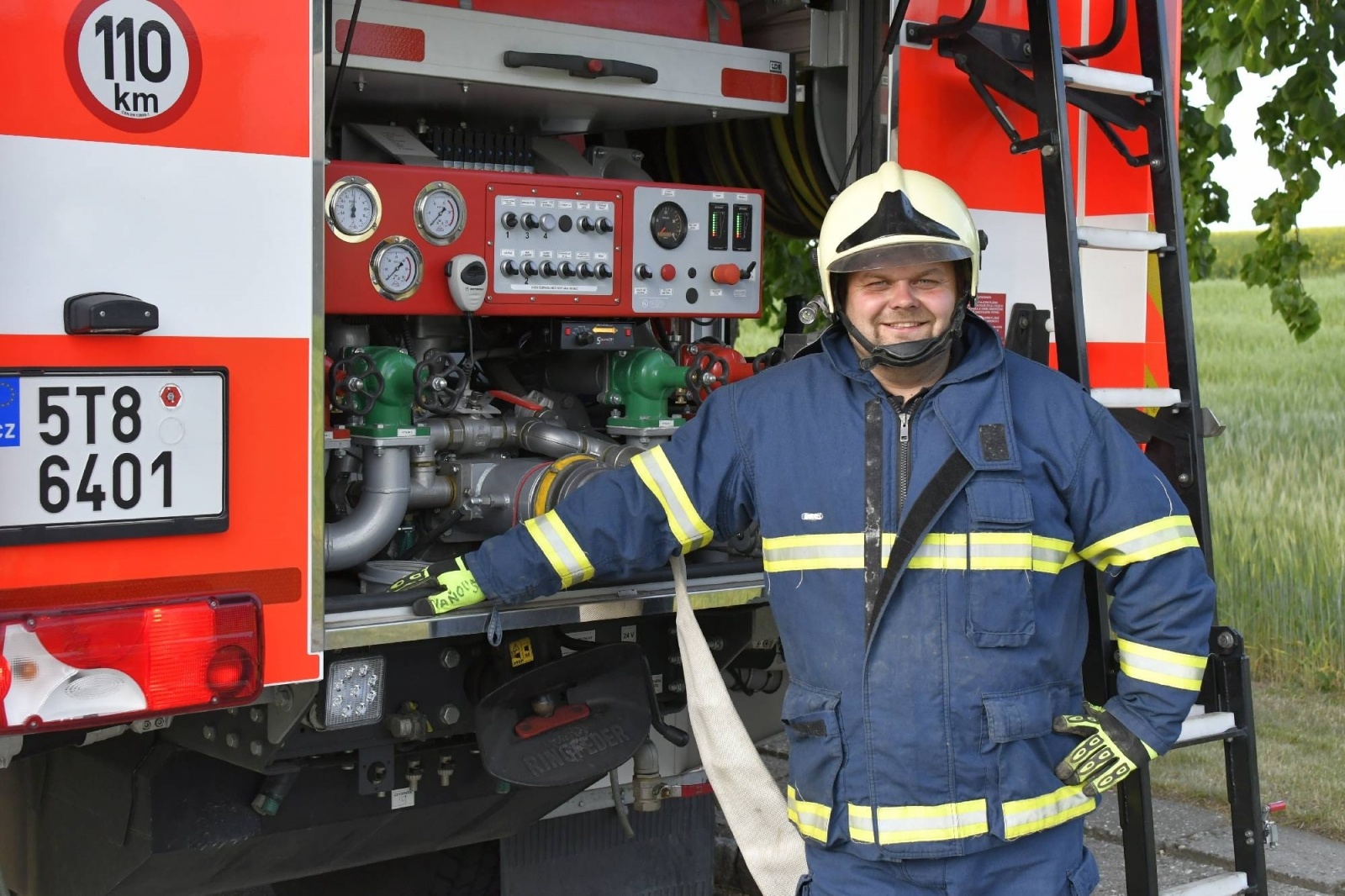 Zdjęcie w galerii na portalu naszraciborz.pl: Pożar kościoła w Pietraszynie. Cztery osoby ranne [FOTO i WIDEO z ĆWICZEŃ] wiadomości z regionu