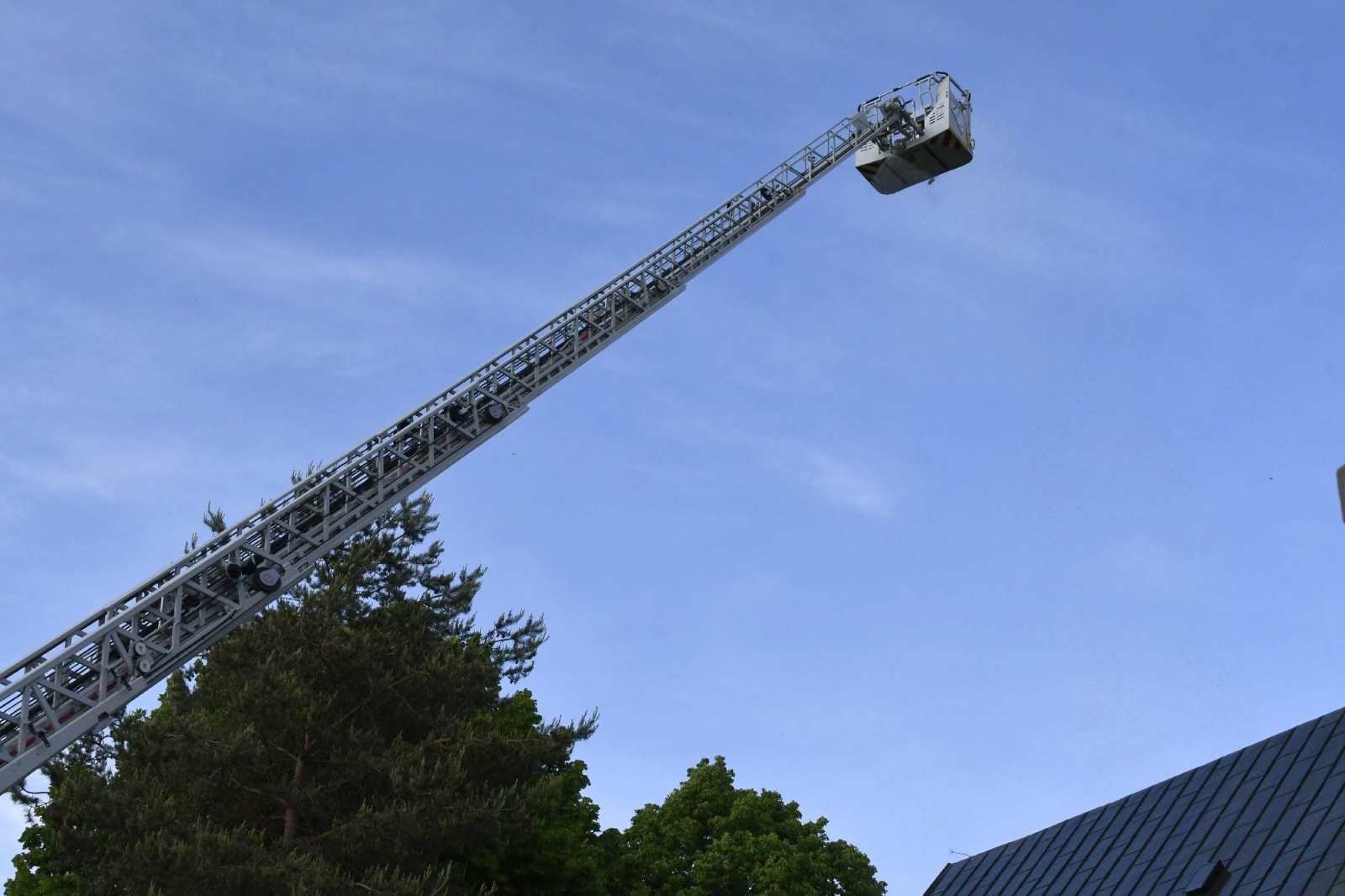 Zdjęcie w galerii na portalu naszraciborz.pl: Pożar kościoła w Pietraszynie. Cztery osoby ranne [FOTO i WIDEO z ĆWICZEŃ] wiadomości z regionu