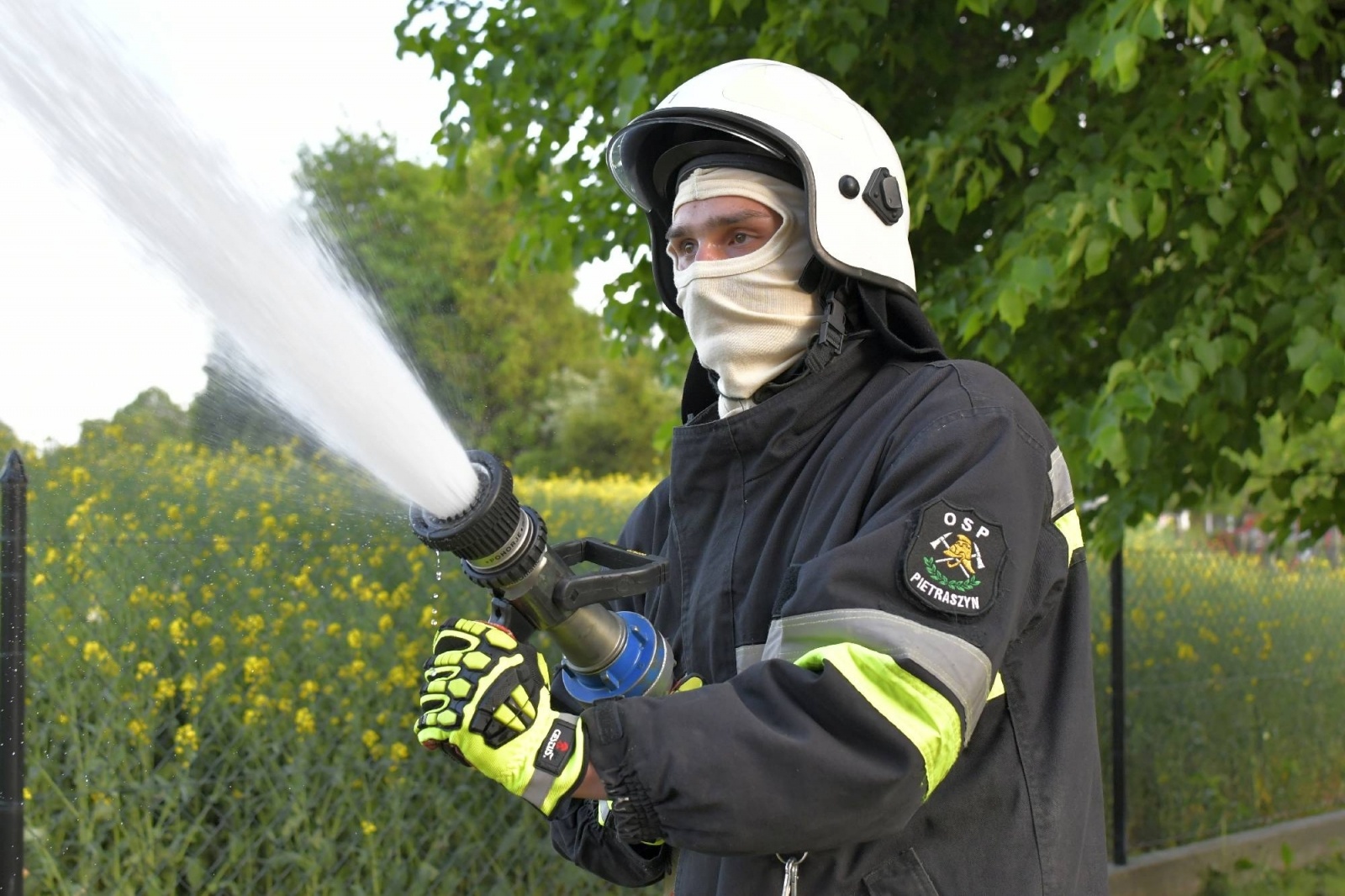 Zdjęcie w galerii na portalu naszraciborz.pl: Pożar kościoła w Pietraszynie. Cztery osoby ranne [FOTO i WIDEO z ĆWICZEŃ] wiadomości z regionu