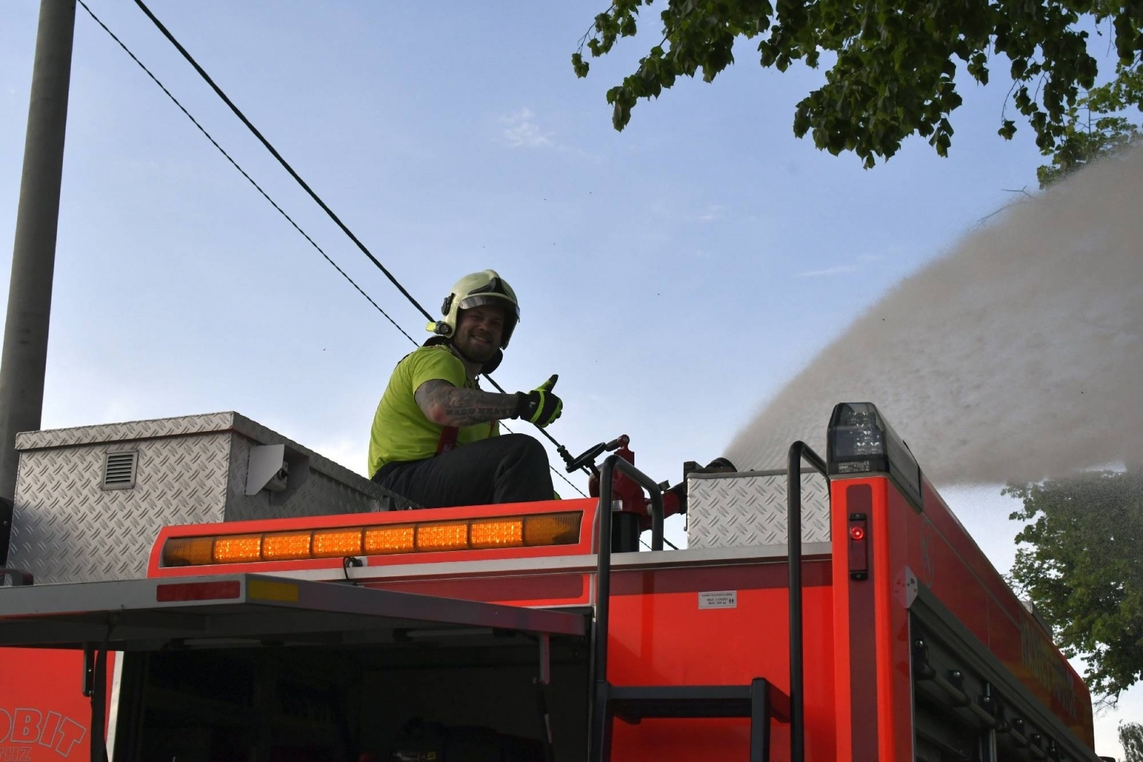 Zdjęcie w galerii na portalu naszraciborz.pl: Pożar kościoła w Pietraszynie. Cztery osoby ranne [FOTO i WIDEO z ĆWICZEŃ] wiadomości z regionu