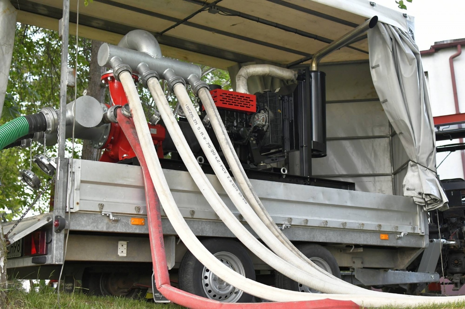 Zdjęcie w galerii na portalu naszraciborz.pl: Pożar kościoła w Pietraszynie. Cztery osoby ranne [FOTO i WIDEO z ĆWICZEŃ] wiadomości z regionu