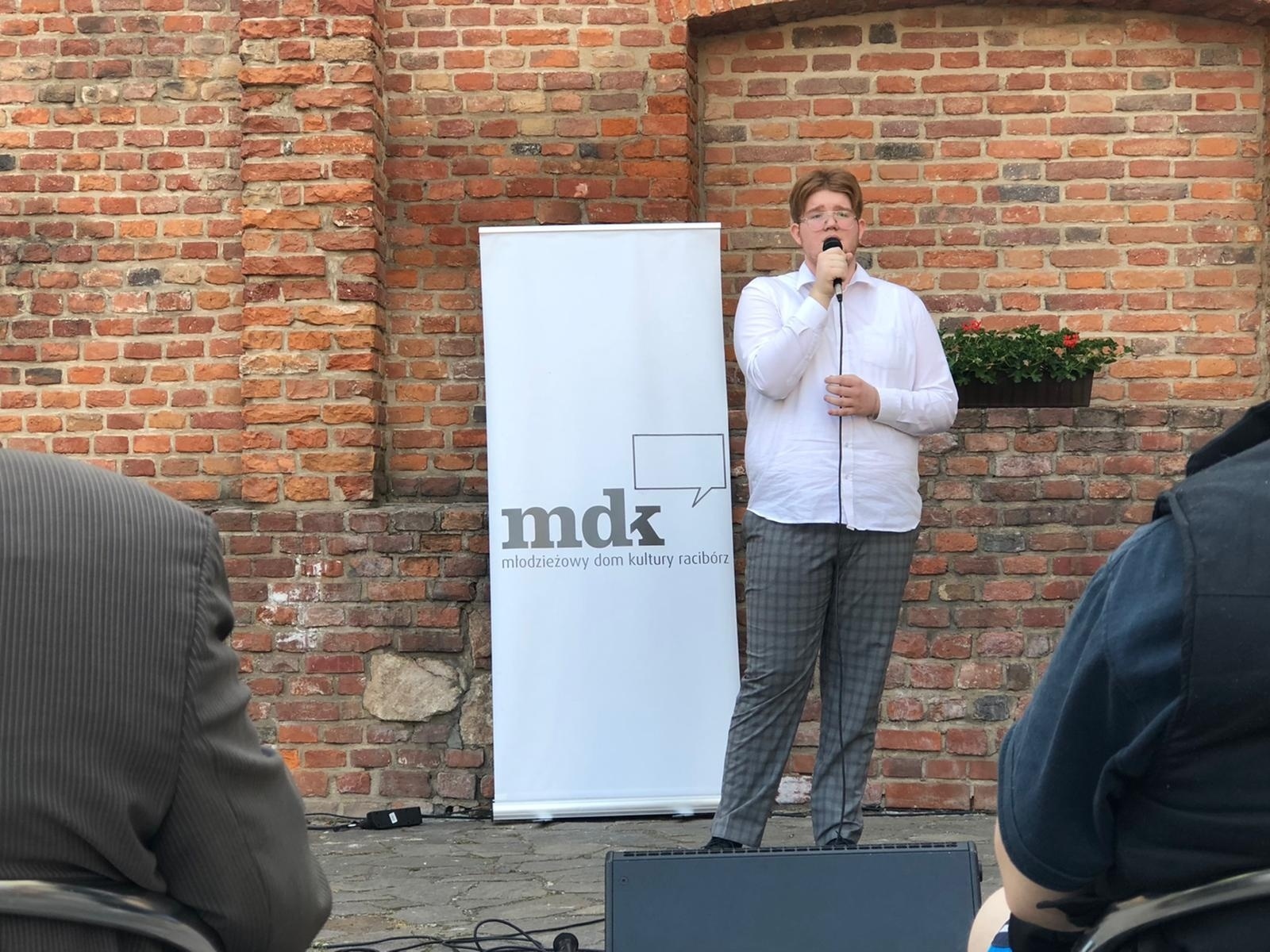 Zdjęcie w galerii na portalu naszraciborz.pl: Koncert papieski zespołu Miraż na zamkowym dziedzińcu [FOTO i WIDEO] wiadomości z regionu