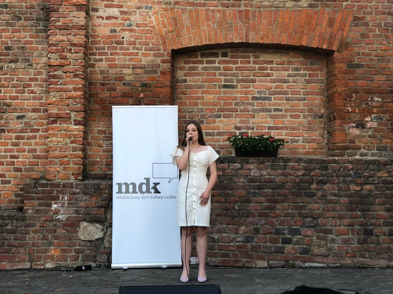 Zdjęcie w galerii na portalu naszraciborz.pl: Koncert papieski zespołu Miraż na zamkowym dziedzińcu [FOTO i WIDEO] wiadomości z regionu