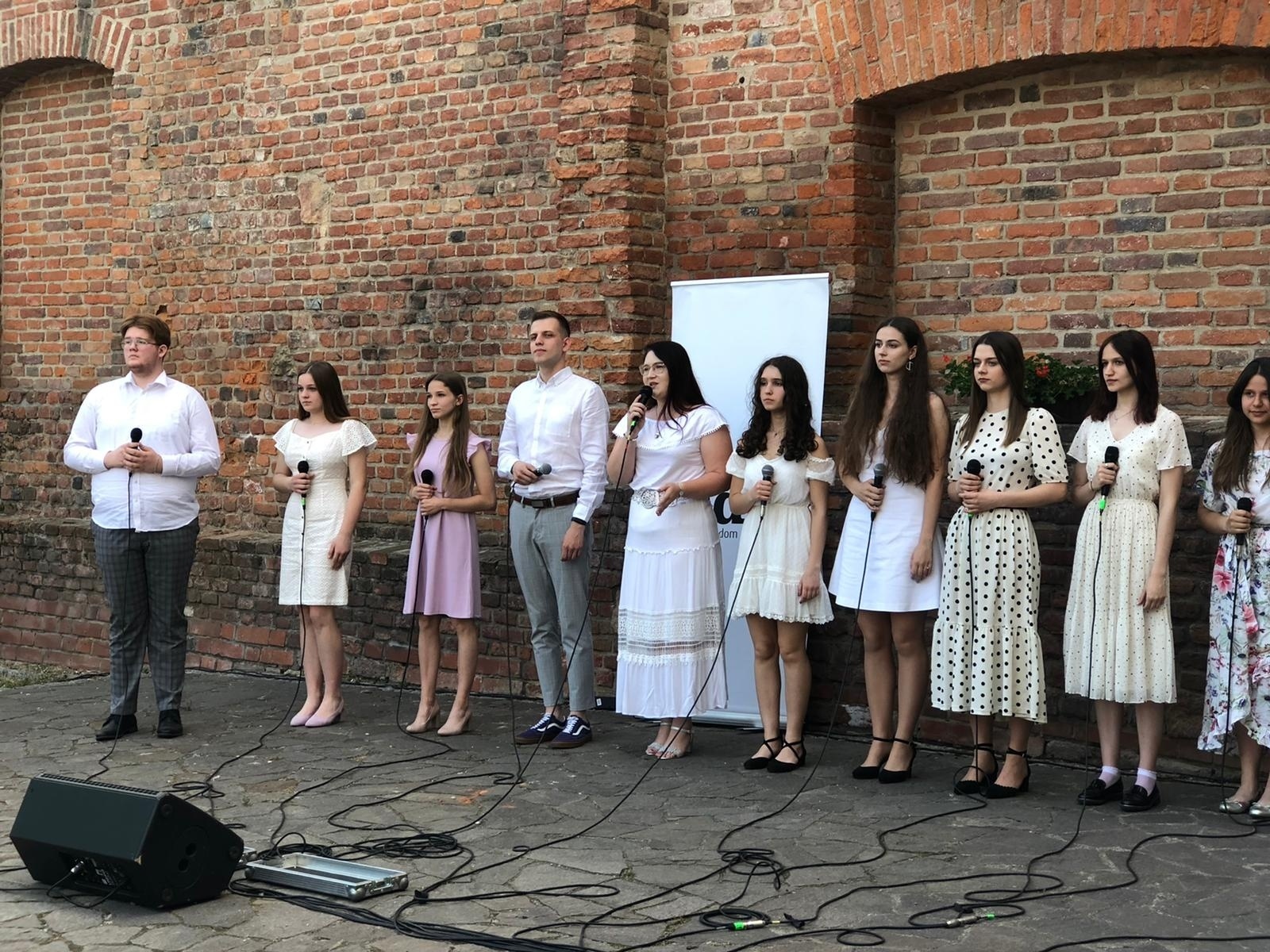 Zdjęcie w galerii na portalu naszraciborz.pl: Koncert papieski zespołu Miraż na zamkowym dziedzińcu [FOTO i WIDEO] wiadomości z regionu