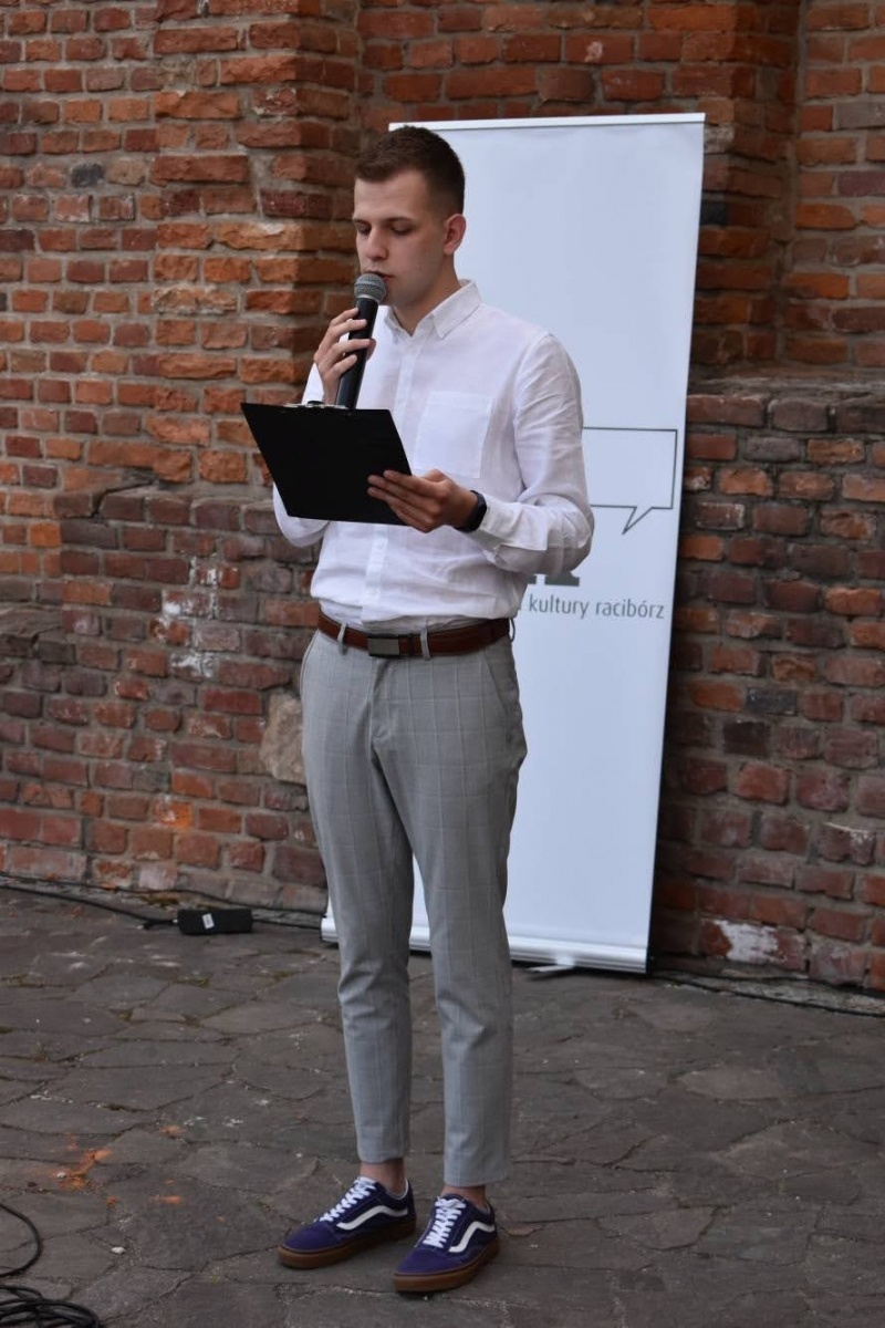 Zdjęcie w galerii na portalu naszraciborz.pl: Koncert papieski zespołu Miraż na zamkowym dziedzińcu [FOTO i WIDEO] wiadomości z regionu