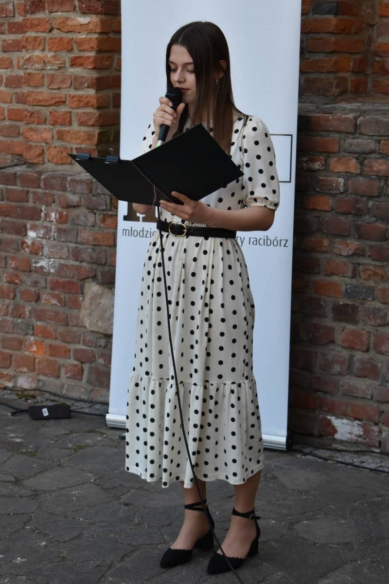 Zdjęcie w galerii na portalu naszraciborz.pl: Koncert papieski zespołu Miraż na zamkowym dziedzińcu [FOTO i WIDEO] wiadomości z regionu