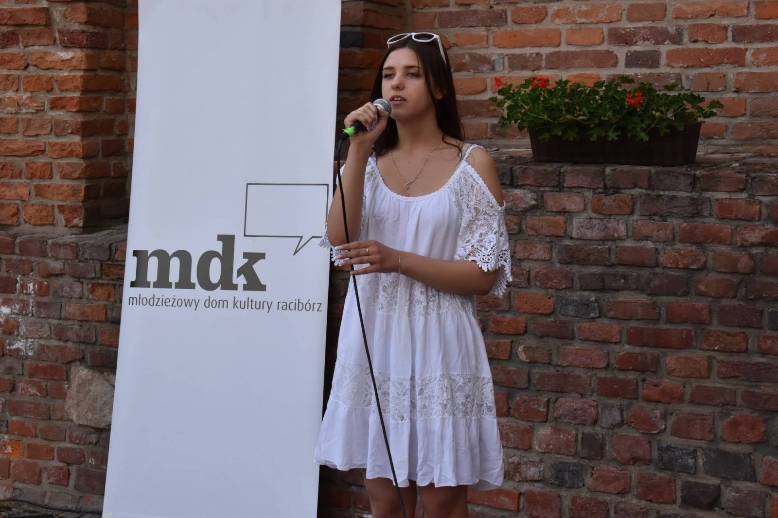 Zdjęcie w galerii na portalu naszraciborz.pl: Koncert papieski zespołu Miraż na zamkowym dziedzińcu [FOTO i WIDEO] wiadomości z regionu