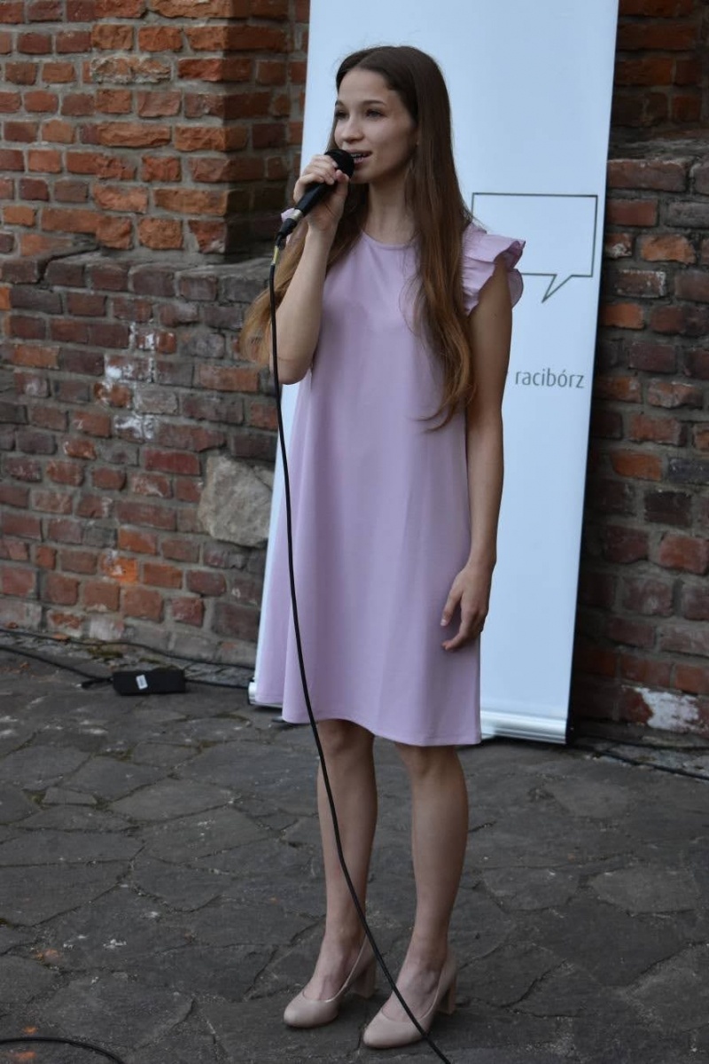 Zdjęcie w galerii na portalu naszraciborz.pl: Koncert papieski zespołu Miraż na zamkowym dziedzińcu [FOTO i WIDEO] wiadomości z regionu