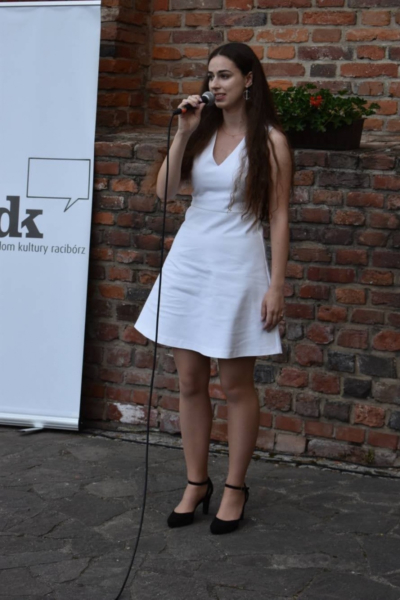 Zdjęcie w galerii na portalu naszraciborz.pl: Koncert papieski zespołu Miraż na zamkowym dziedzińcu [FOTO i WIDEO] wiadomości z regionu