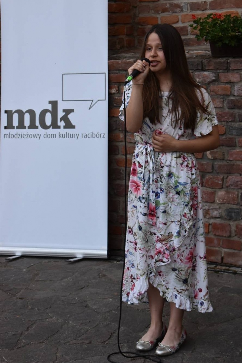 Zdjęcie w galerii na portalu naszraciborz.pl: Koncert papieski zespołu Miraż na zamkowym dziedzińcu [FOTO i WIDEO] wiadomości z regionu