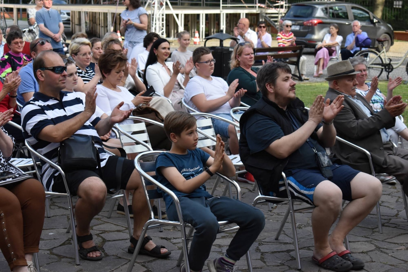 Zdjęcie w galerii na portalu naszraciborz.pl: Koncert papieski zespołu Miraż na zamkowym dziedzińcu [FOTO i WIDEO] wiadomości z regionu