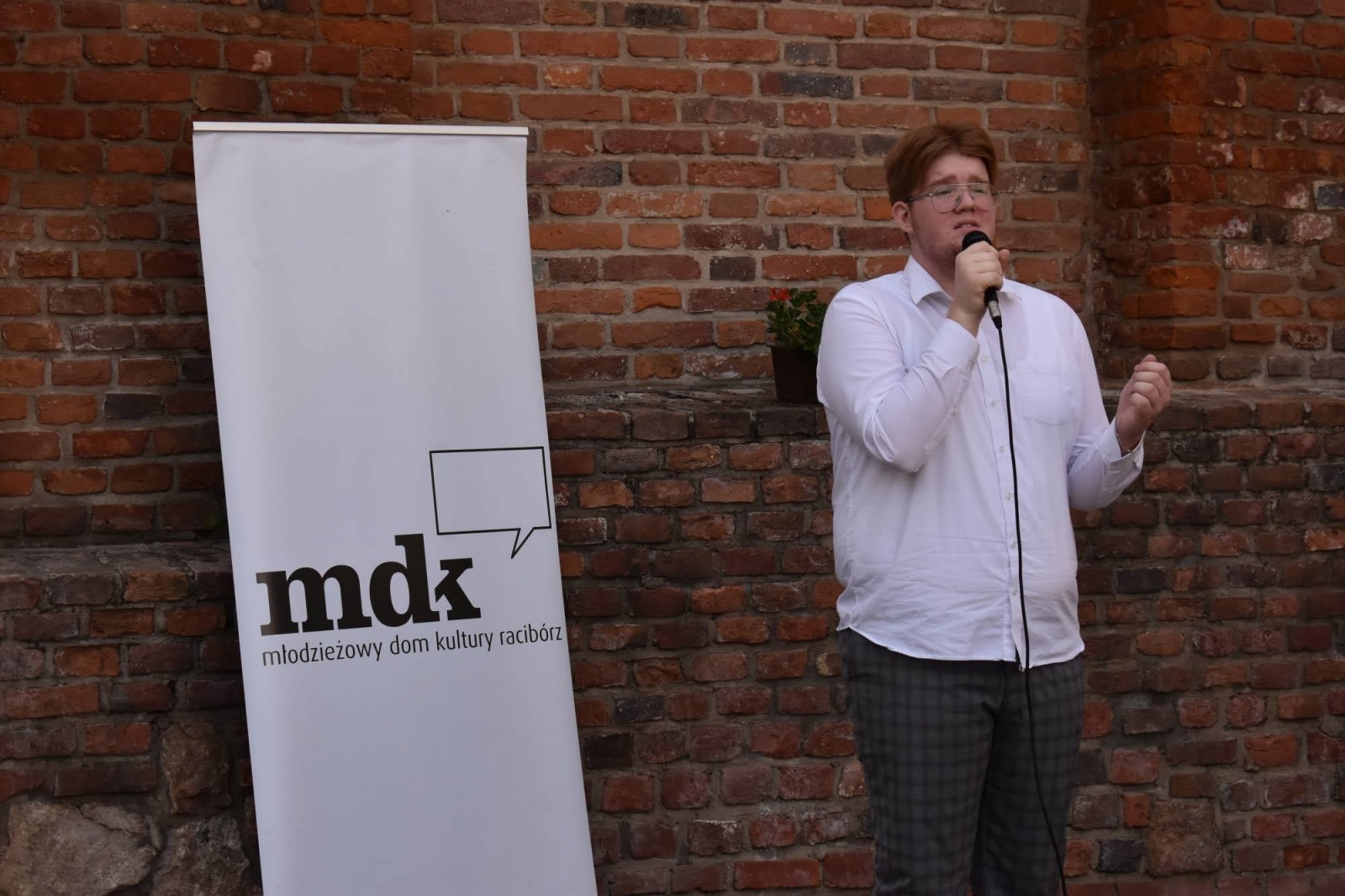 Zdjęcie w galerii na portalu naszraciborz.pl: Koncert papieski zespołu Miraż na zamkowym dziedzińcu [FOTO i WIDEO] wiadomości z regionu