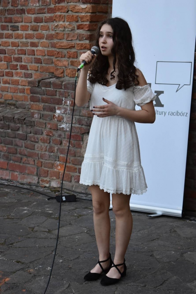 Zdjęcie w galerii na portalu naszraciborz.pl: Koncert papieski zespołu Miraż na zamkowym dziedzińcu [FOTO i WIDEO] wiadomości z regionu