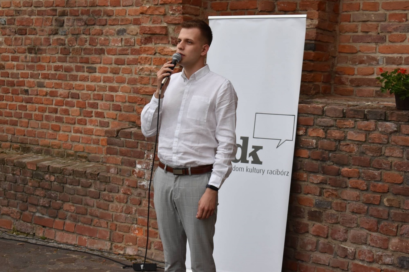 Zdjęcie w galerii na portalu naszraciborz.pl: Koncert papieski zespołu Miraż na zamkowym dziedzińcu [FOTO i WIDEO] wiadomości z regionu