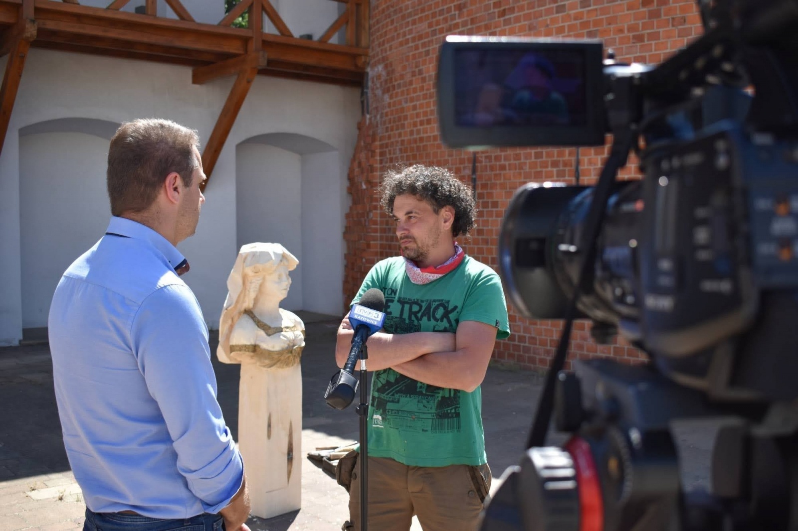 Zdjęcie w galerii na portalu naszraciborz.pl: Księżniczki gotowe. II plener rzeźbiarski na zamku zakończony wiadomości z regionu