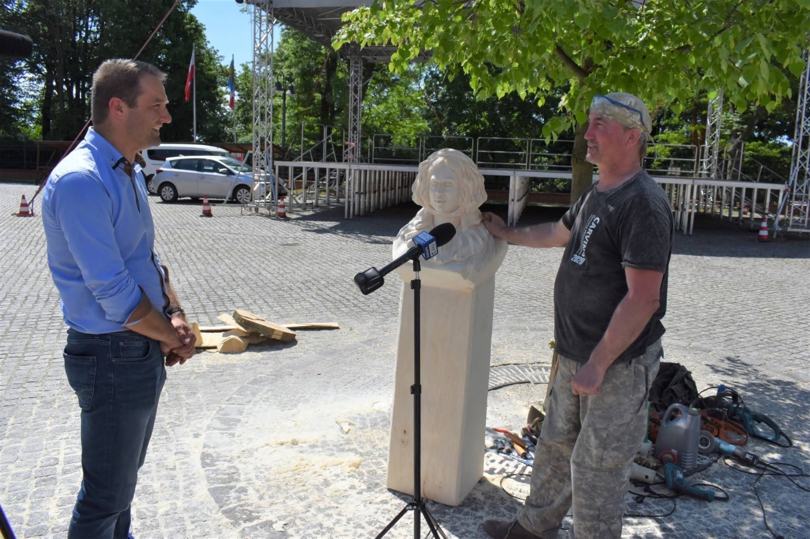 Zdjęcie w galerii na portalu naszraciborz.pl: Księżniczki gotowe. II plener rzeźbiarski na zamku zakończony wiadomości z regionu