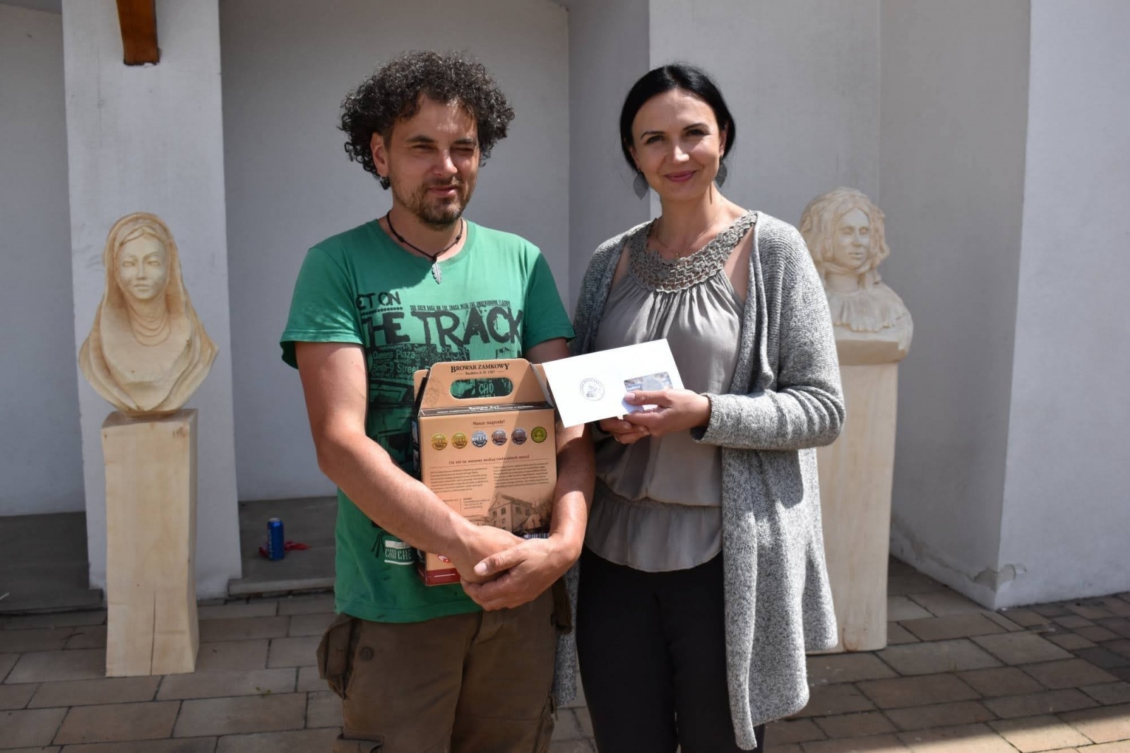 Zdjęcie w galerii na portalu naszraciborz.pl: Księżniczki gotowe. II plener rzeźbiarski na zamku zakończony wiadomości z regionu