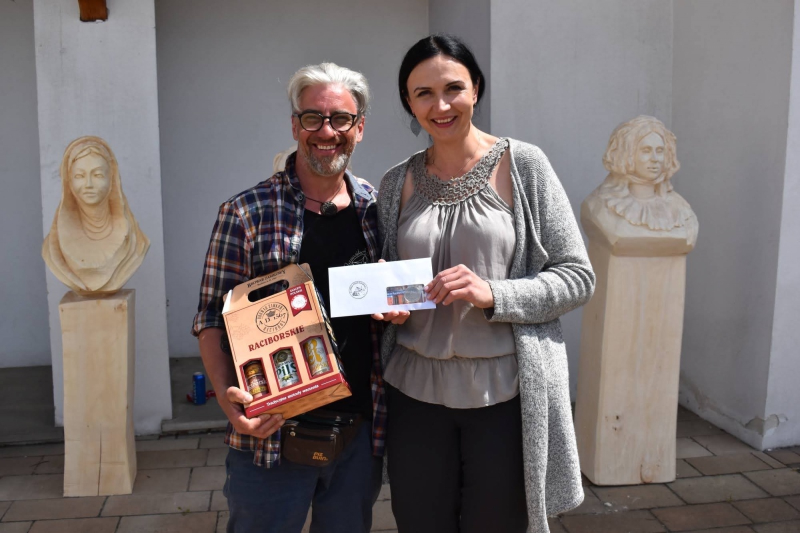 Zdjęcie w galerii na portalu naszraciborz.pl: Księżniczki gotowe. II plener rzeźbiarski na zamku zakończony wiadomości z regionu