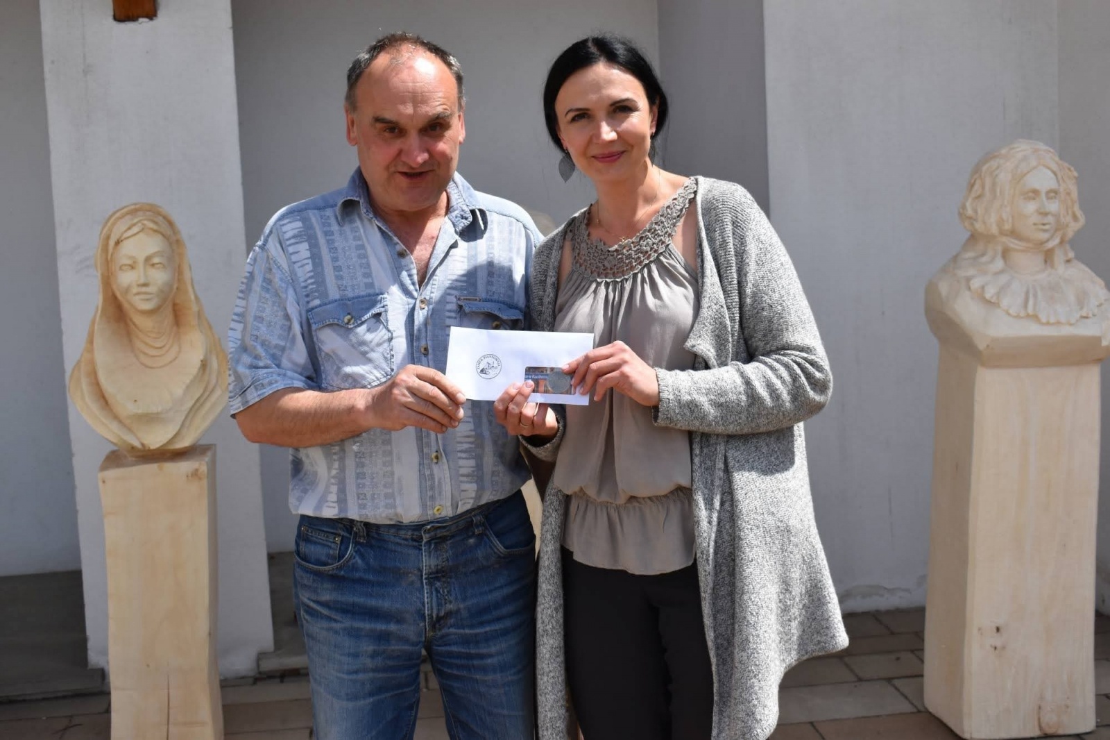 Zdjęcie w galerii na portalu naszraciborz.pl: Księżniczki gotowe. II plener rzeźbiarski na zamku zakończony wiadomości z regionu