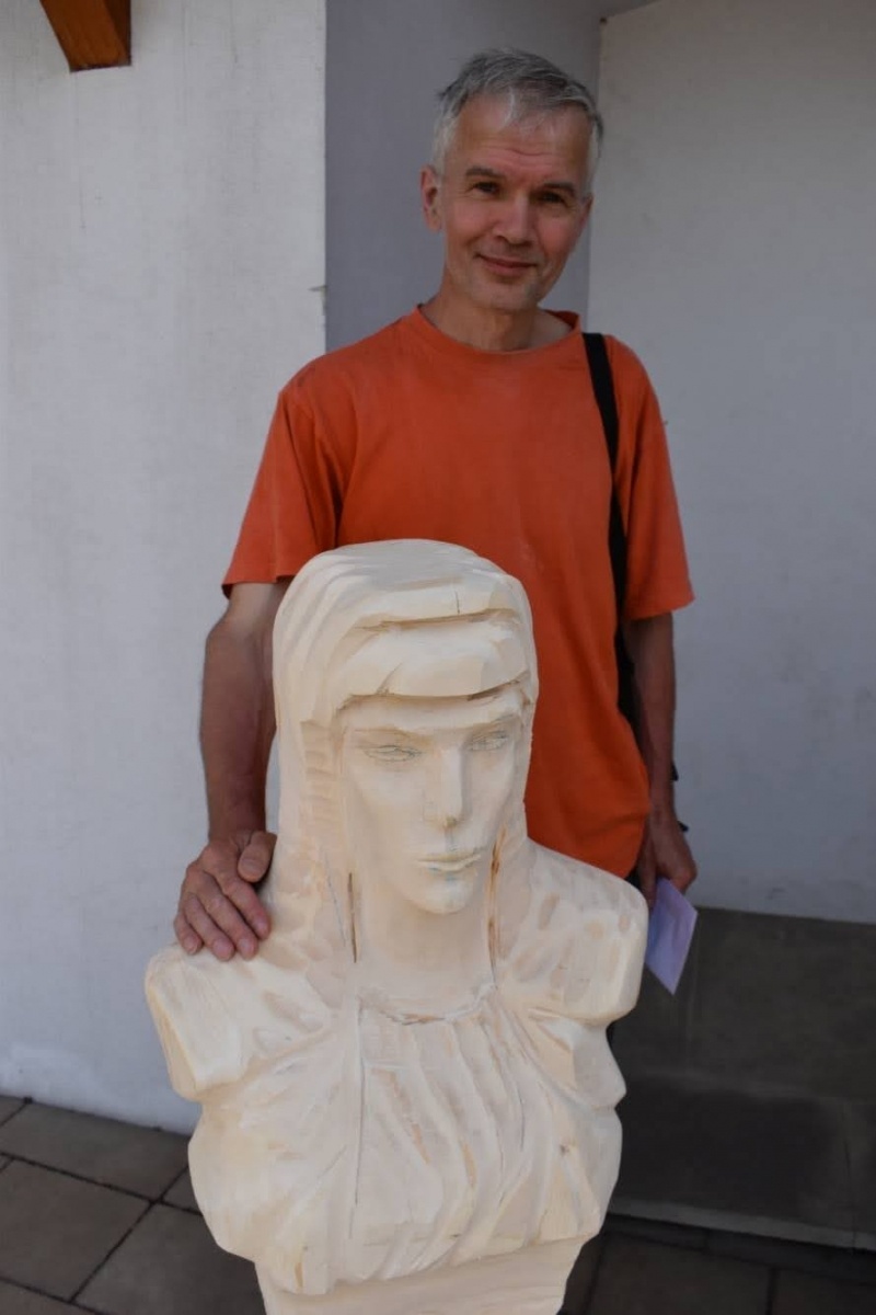 Zdjęcie w galerii na portalu naszraciborz.pl: Księżniczki gotowe. II plener rzeźbiarski na zamku zakończony wiadomości z regionu