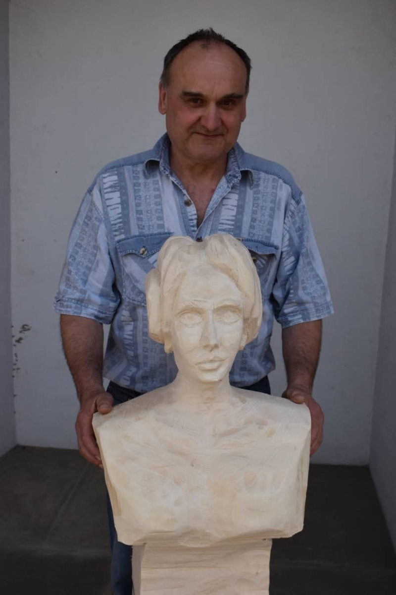 Zdjęcie w galerii na portalu naszraciborz.pl: Księżniczki gotowe. II plener rzeźbiarski na zamku zakończony wiadomości z regionu