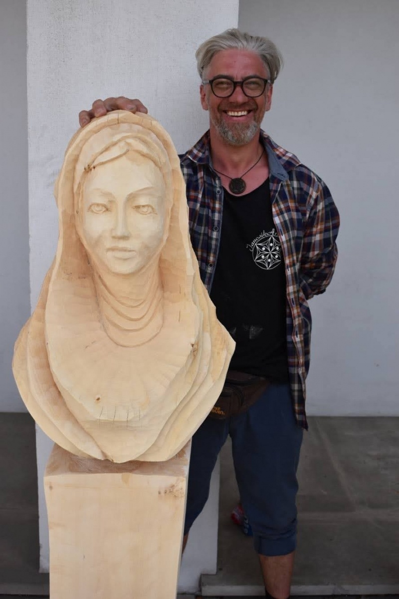 Zdjęcie w galerii na portalu naszraciborz.pl: Księżniczki gotowe. II plener rzeźbiarski na zamku zakończony wiadomości z regionu