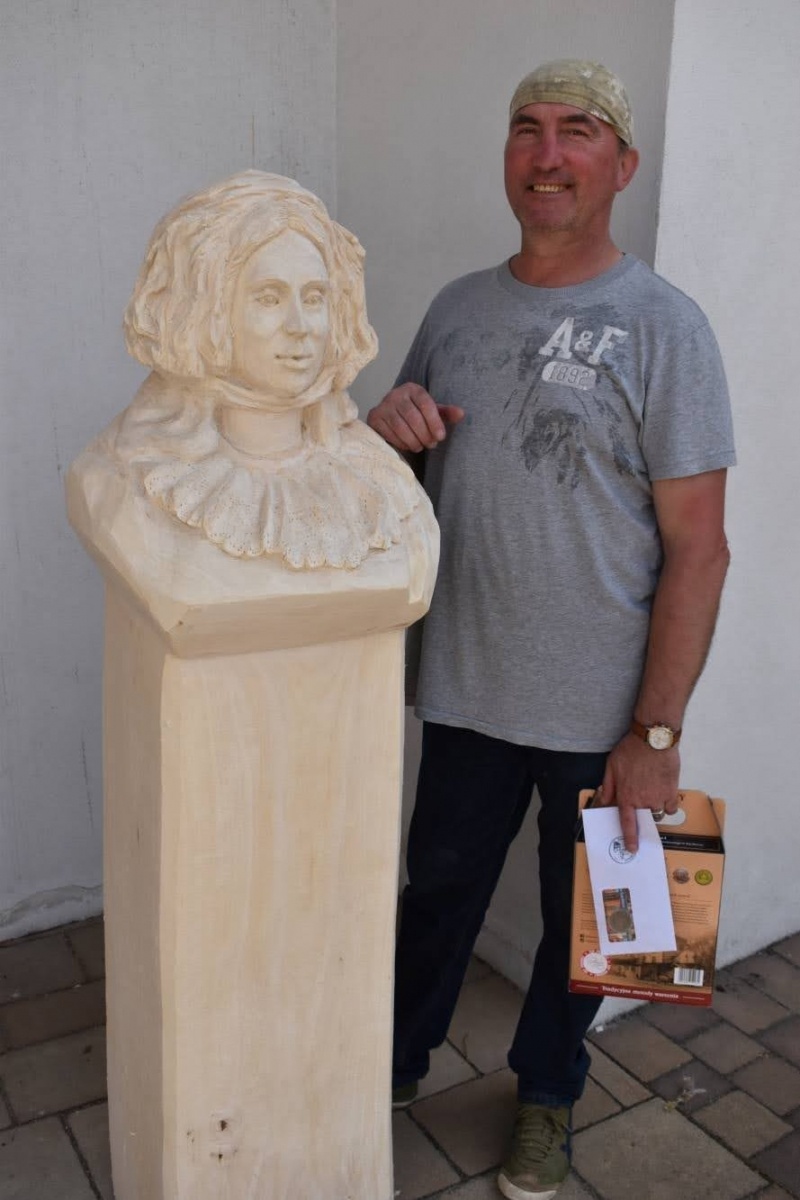 Zdjęcie w galerii na portalu naszraciborz.pl: Księżniczki gotowe. II plener rzeźbiarski na zamku zakończony wiadomości z regionu