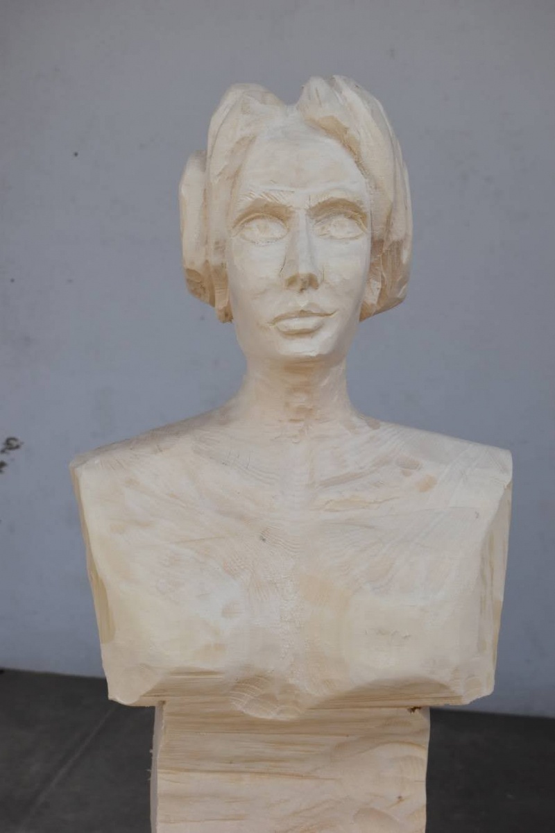 Zdjęcie w galerii na portalu naszraciborz.pl: Księżniczki gotowe. II plener rzeźbiarski na zamku zakończony wiadomości z regionu