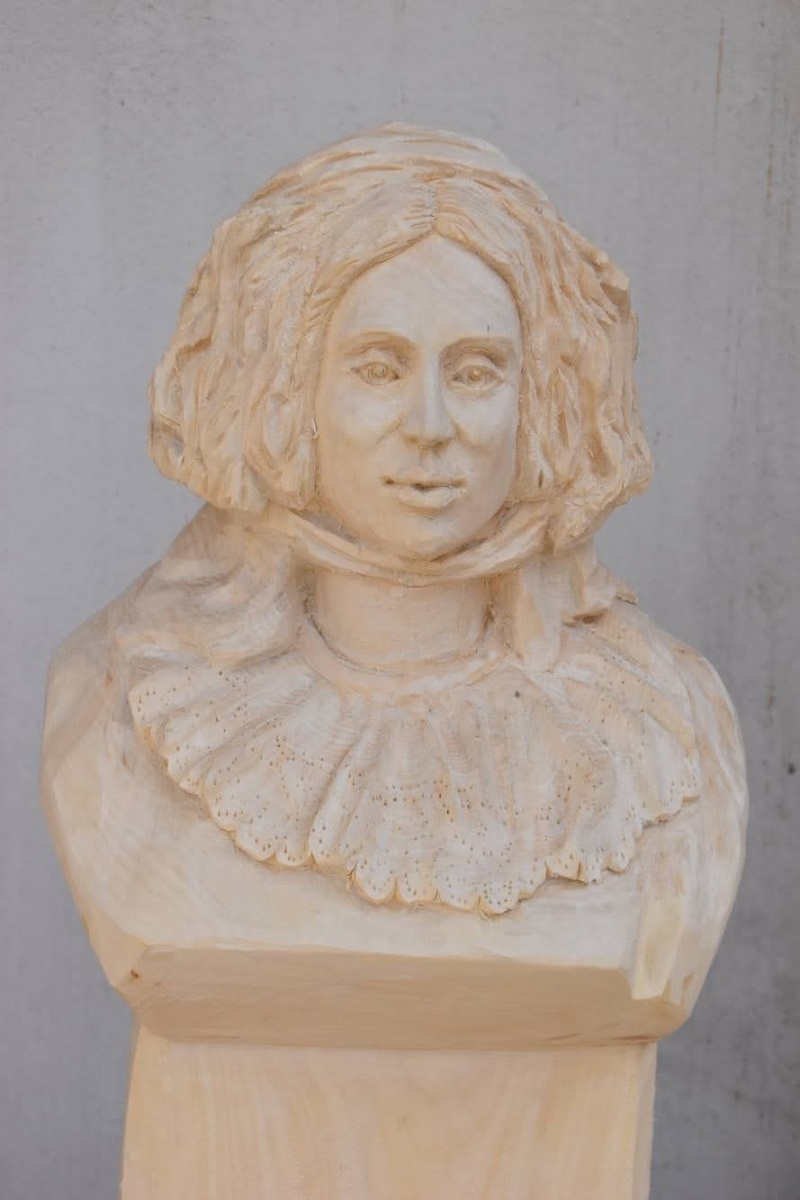 Zdjęcie w galerii na portalu naszraciborz.pl: Księżniczki gotowe. II plener rzeźbiarski na zamku zakończony wiadomości z regionu