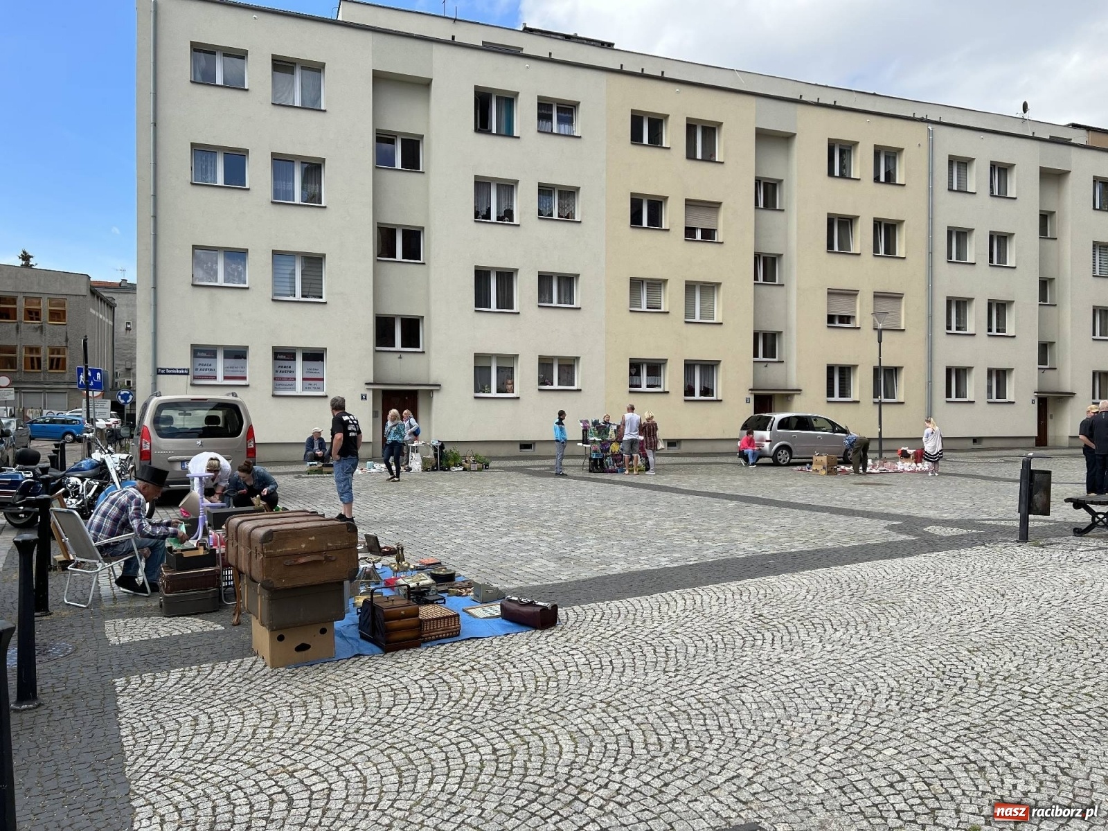 Zdjęcie w galerii na portalu naszraciborz.pl: Deszcz przestraszył kupców na pl. Dominikańskim wiadomości z regionu