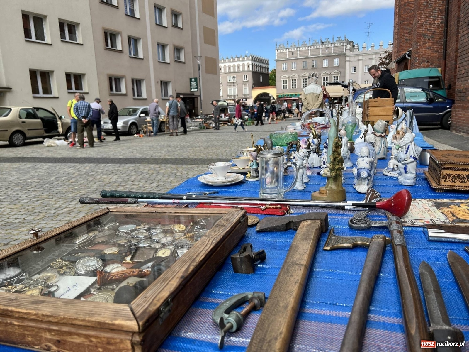 Zdjęcie w galerii na portalu naszraciborz.pl: Deszcz przestraszył kupców na pl. Dominikańskim wiadomości z regionu