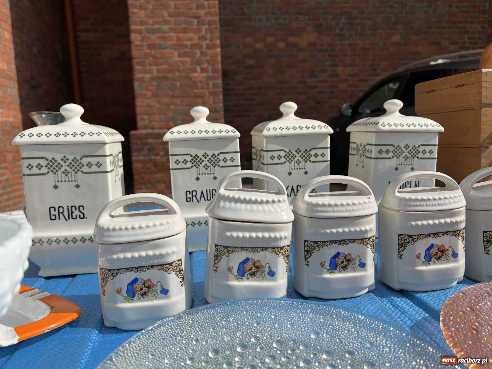 Zdjęcie w galerii na portalu naszraciborz.pl: Deszcz przestraszył kupców na pl. Dominikańskim wiadomości z regionu