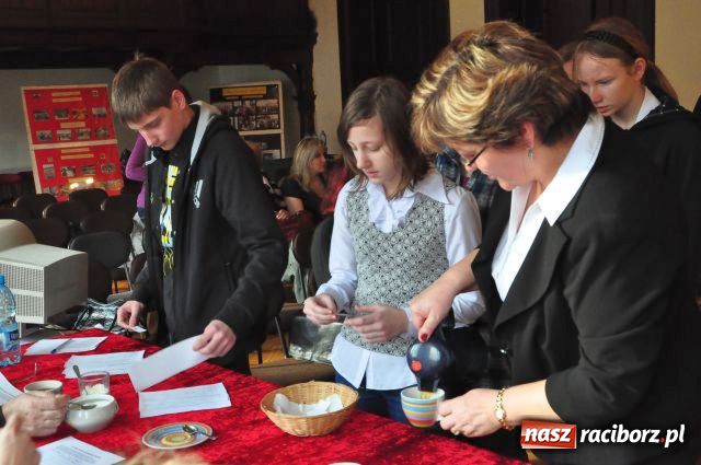 Zdjęcie w galerii na portalu naszraciborz.pl: Rywalizowali w najtrudniejszej ze sztuk wiadomości z regionu