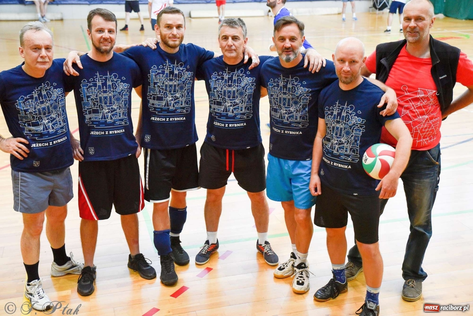 Zdjęcie w galerii na portalu naszraciborz.pl: Siatkówka. Miasto Racibórz najlepsze w rywalizacji samorządowców wiadomości z regionu