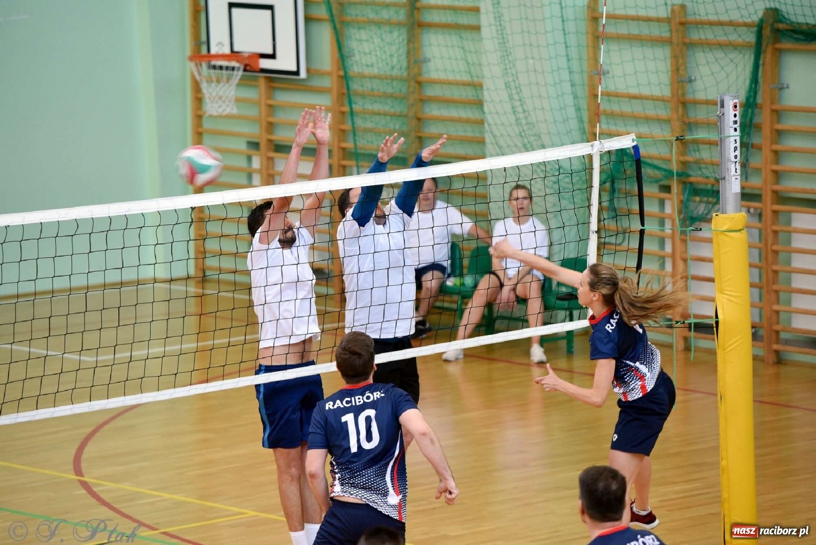 Zdjęcie w galerii na portalu naszraciborz.pl: Siatkówka. Miasto Racibórz najlepsze w rywalizacji samorządowców wiadomości z regionu