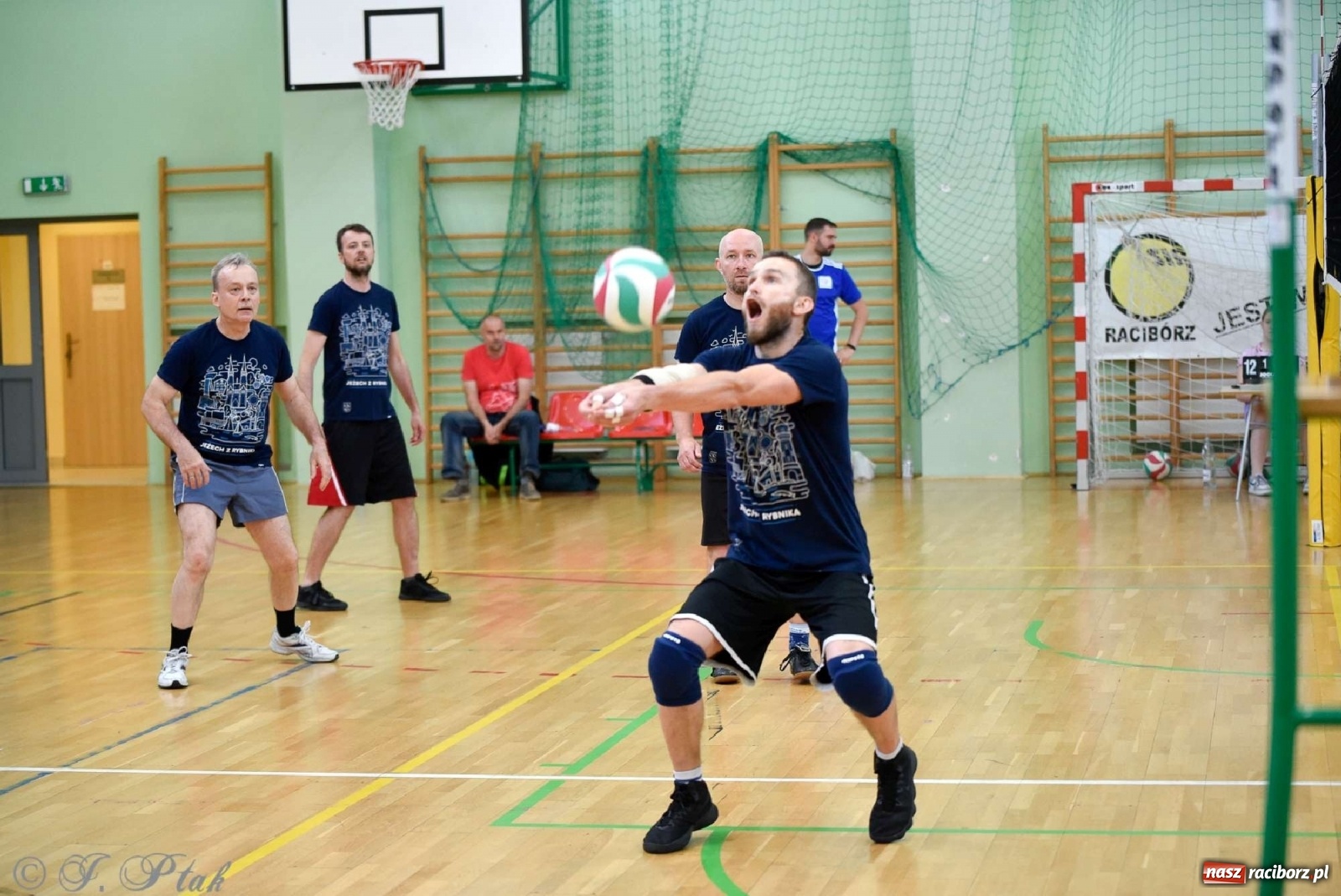 Zdjęcie w galerii na portalu naszraciborz.pl: Siatkówka. Miasto Racibórz najlepsze w rywalizacji samorządowców wiadomości z regionu