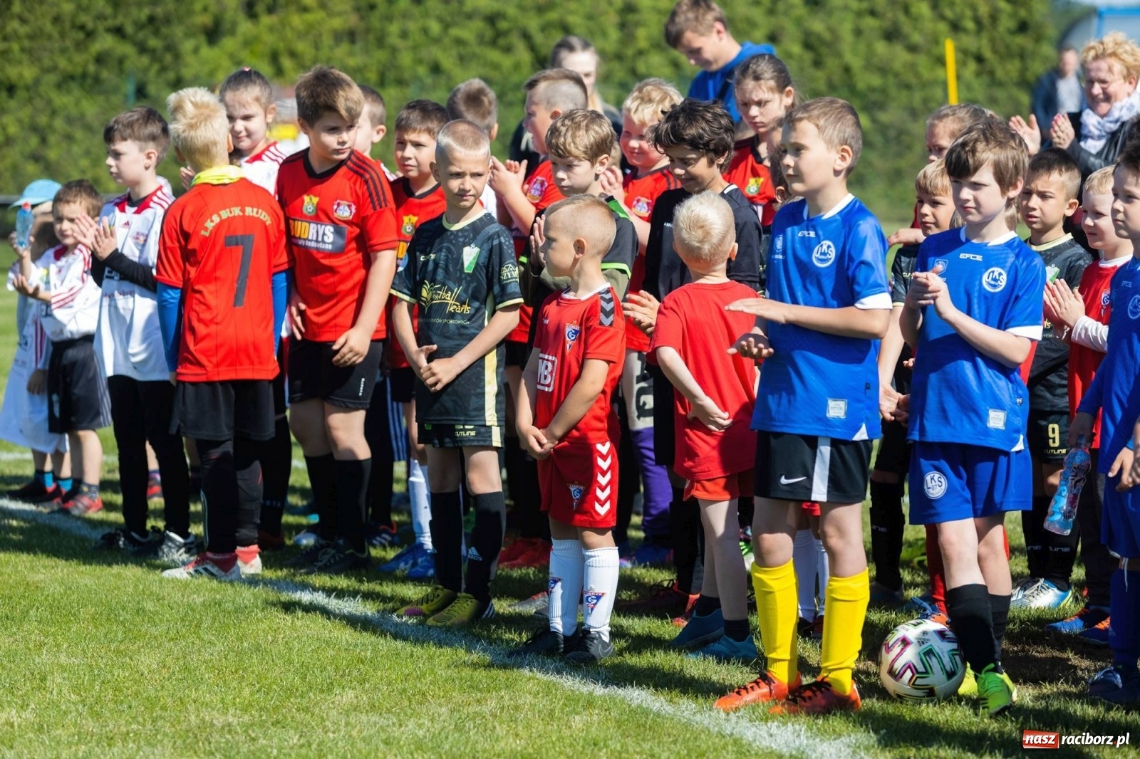 Zdjęcie w galerii na portalu naszraciborz.pl: Najmłodsi walczyli o każdą piłkę. II Turniej Małych Bajtlów w Markowicach [FOTO] wiadomości z regionu