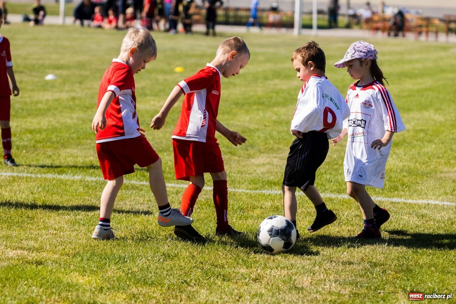 Zdjęcie w galerii na portalu naszraciborz.pl: Najmłodsi walczyli o każdą piłkę. II Turniej Małych Bajtlów w Markowicach [FOTO] wiadomości z regionu