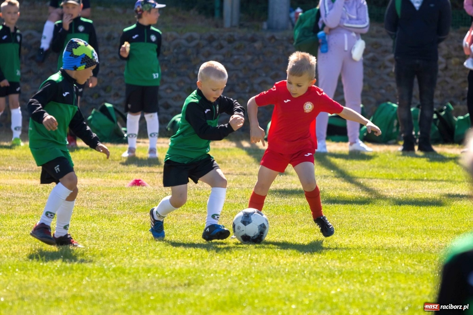 Zdjęcie w galerii na portalu naszraciborz.pl: Najmłodsi walczyli o każdą piłkę. II Turniej Małych Bajtlów w Markowicach [FOTO] wiadomości z regionu