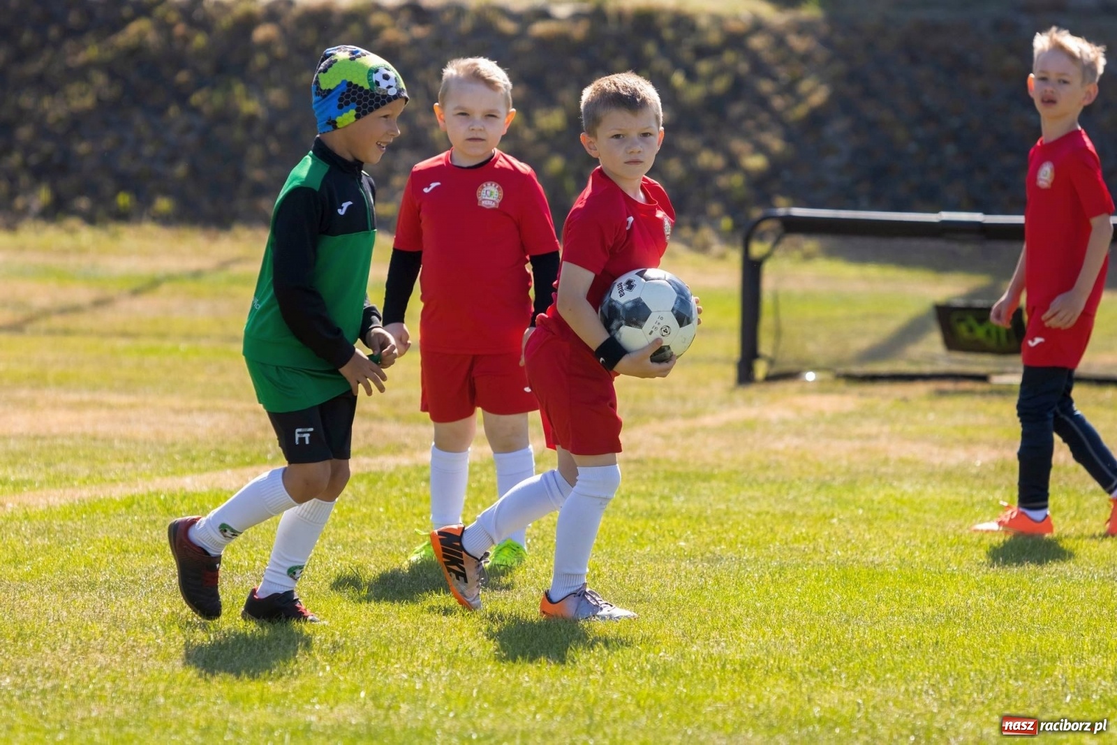 Zdjęcie w galerii na portalu naszraciborz.pl: Najmłodsi walczyli o każdą piłkę. II Turniej Małych Bajtlów w Markowicach [FOTO] wiadomości z regionu